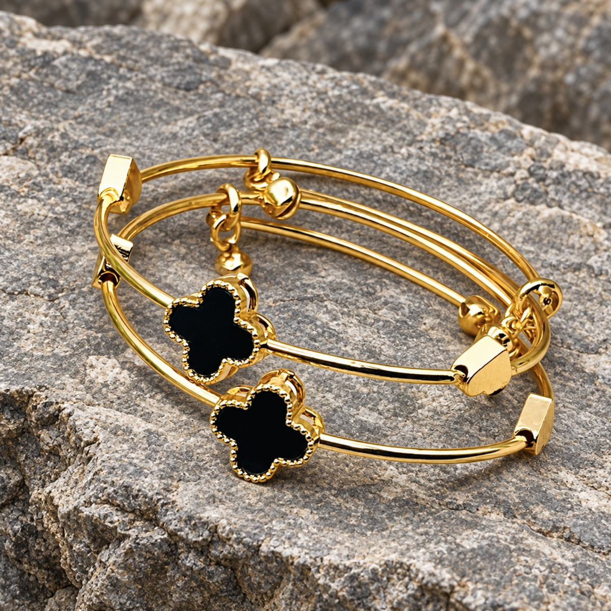 Noir Clover Bangle