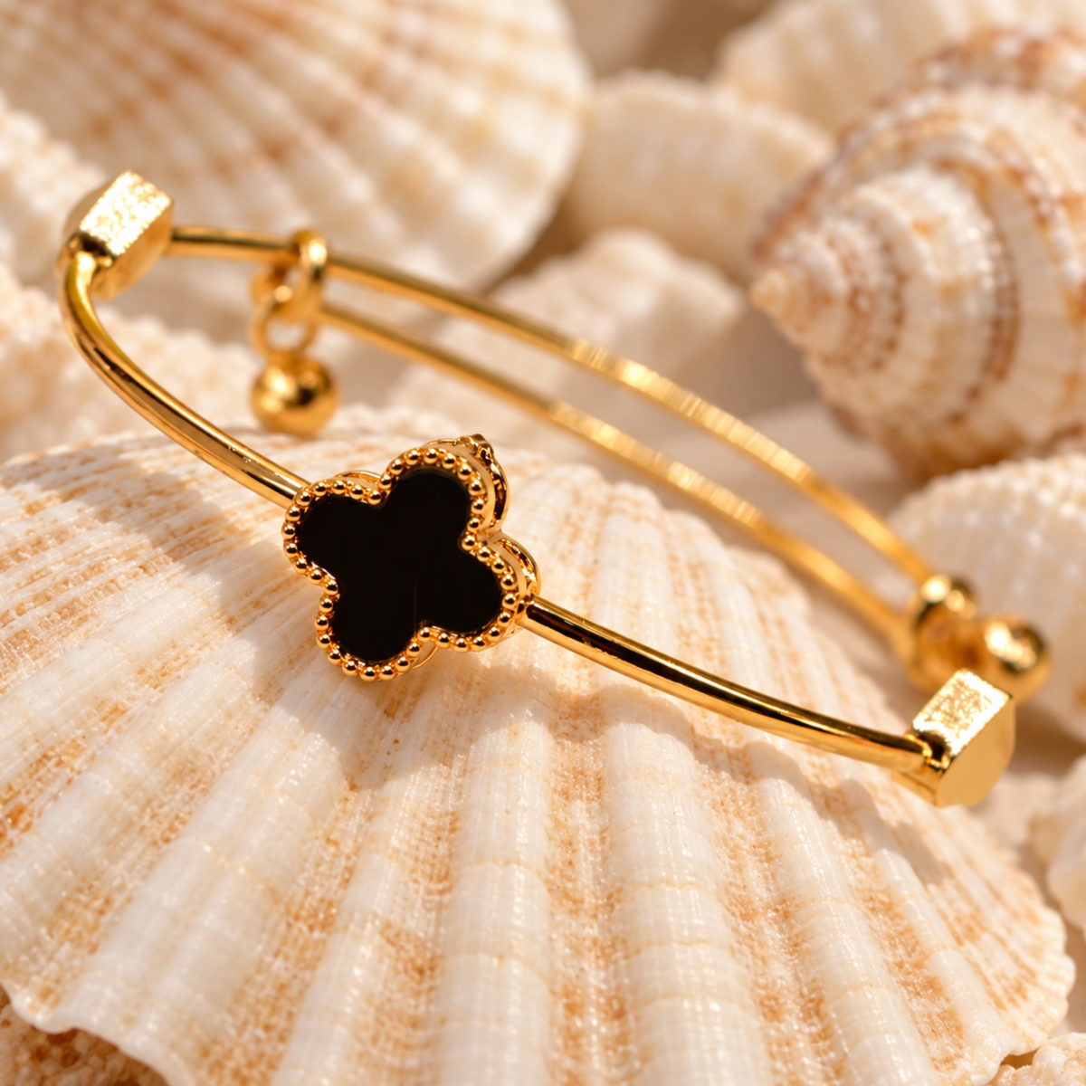 Noir Clover Bangle