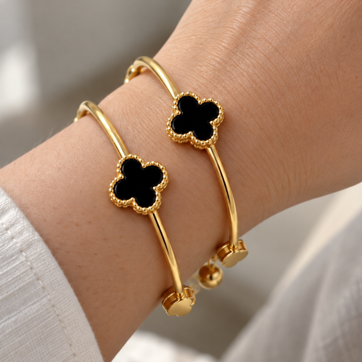 Noir Clover Bangle