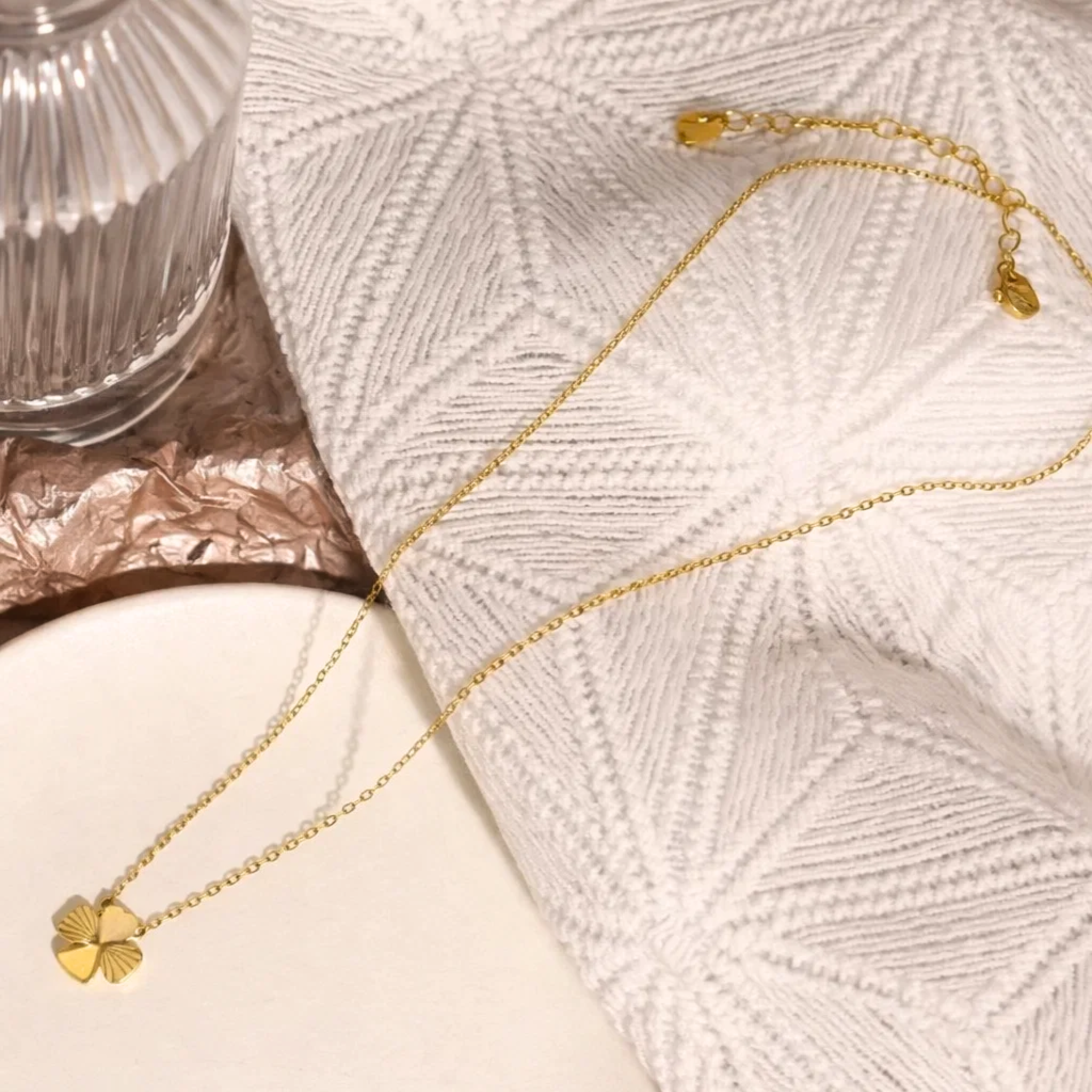 Clover pendant on a cermaic plate
